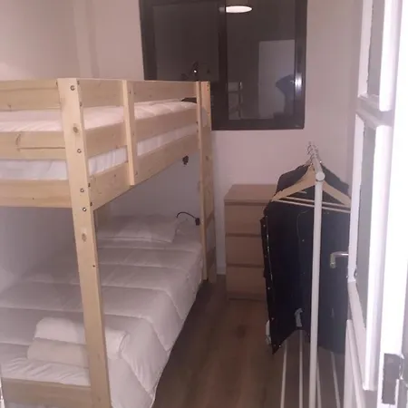 With 5 Bedrooms In With Wonderful City View Furnished Balcony And Wifi 8 Km From The Beach *